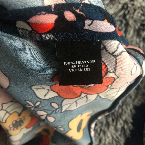 Retro style Victoria Beckham for Target floral top with scalloped edge sleeve - Picture 7 of 8